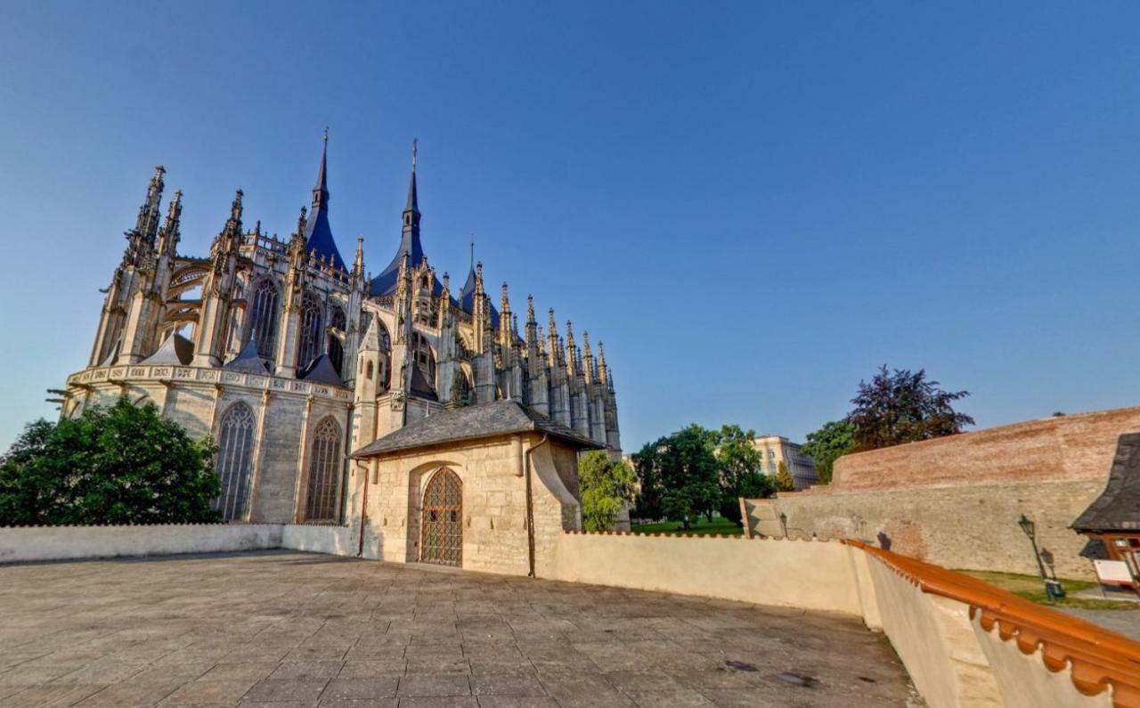 Comfortable Apartments Under The St. Barbara'S Cathedral Kutna Hora Exterior photo